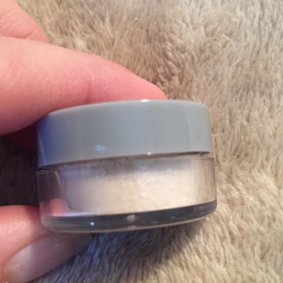 Cover FX Perfect Setting Powder - Picture 3 of 8